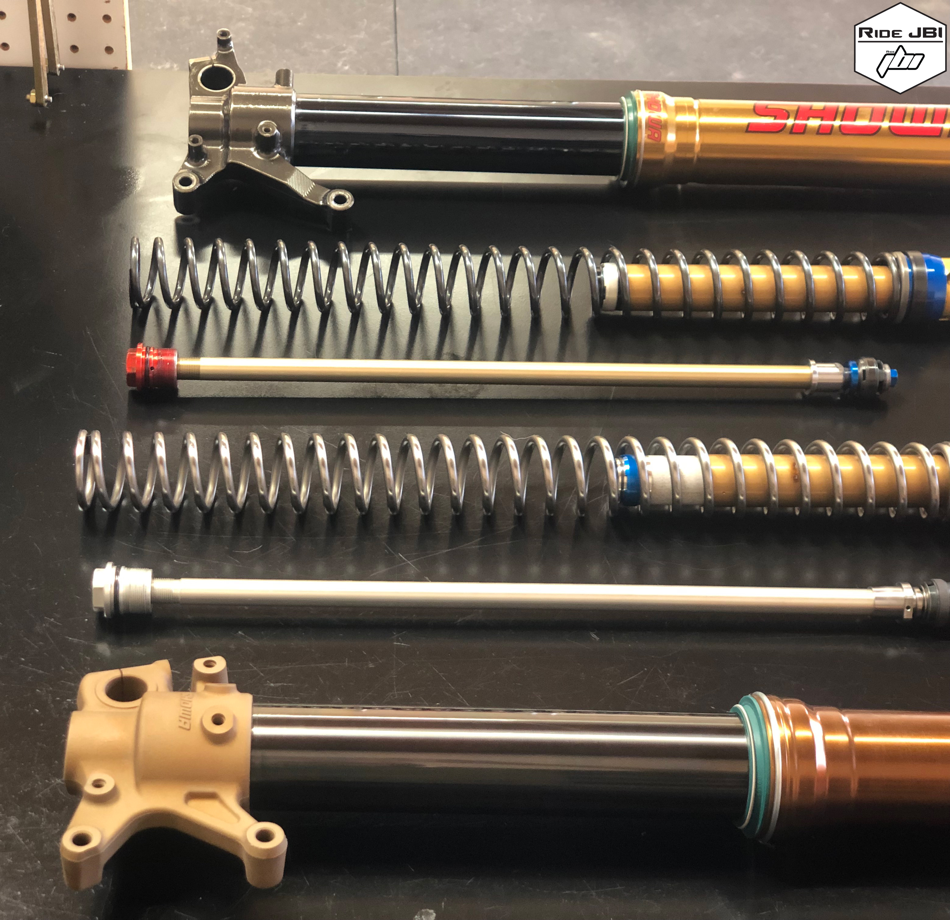 A Kit Showa 49mm Spring Fork vs OEM Showa 49mm Spring Fork A Kit Showa 49mm Spring Fork vs OEM Showa 49mm Spring Fork